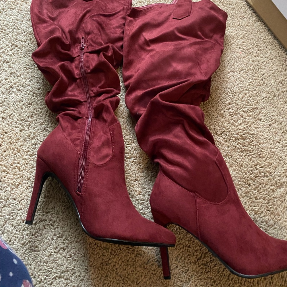 **HOST PICK** Knee boots. Size 8W. NIB.